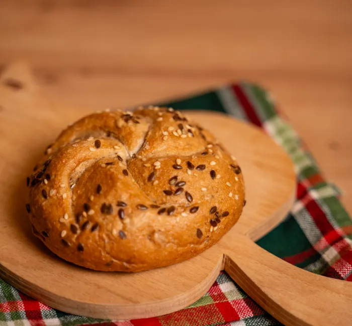 Teljes kiőrlésű magos bécsi zsemle 65 g