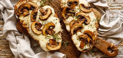 Bundás Lipóti Szeretet kalács, buggyantott tojással és camemberttel